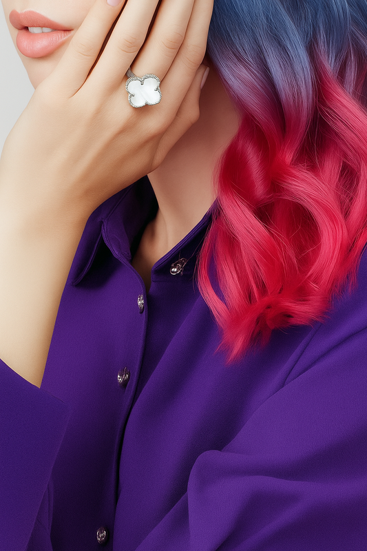 Anillo Trébol de Nácar modelo Lunaria