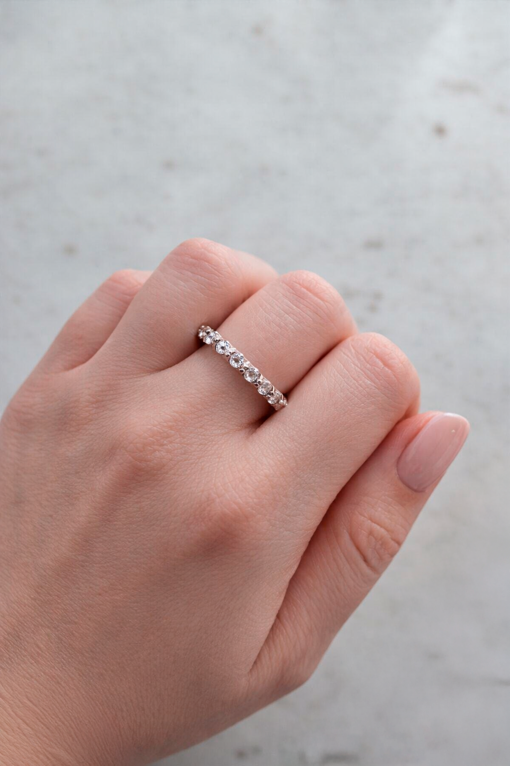 Anillo Media Eternity Modelo Aurelia