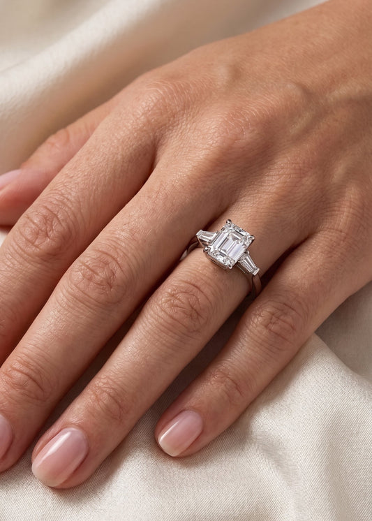 Anillo Oro Blanco y Brillantes modelo Jacinta