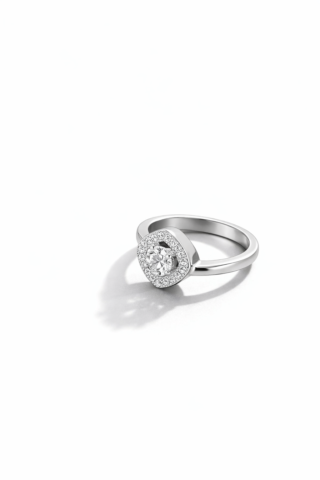 Anillo Halo rectangular modelo Ariana