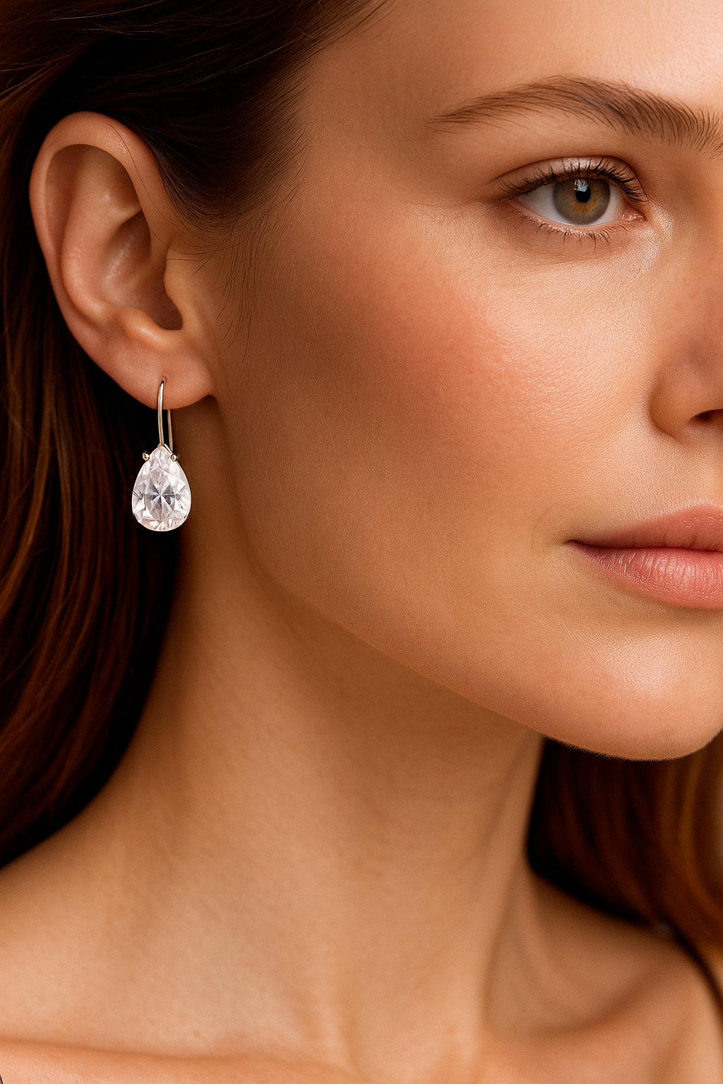 Aros con Circón de lágrima modelo Aveline