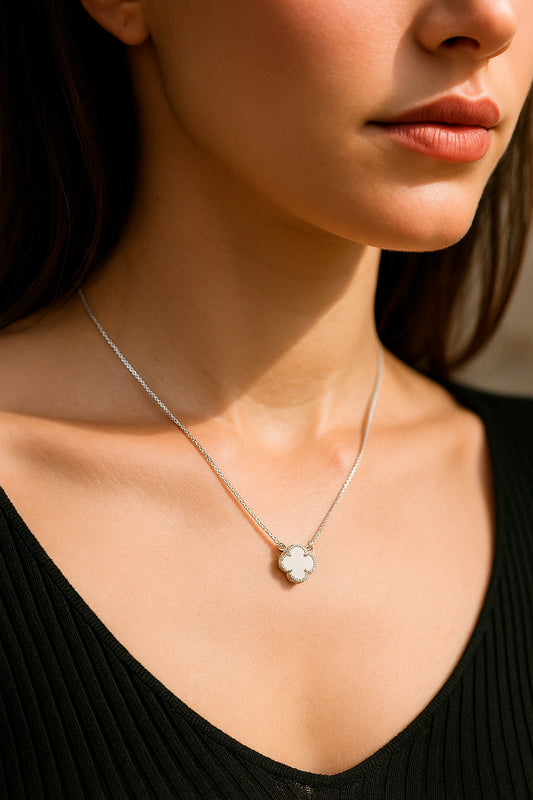 Collar estilo Trebol modelo Trivium