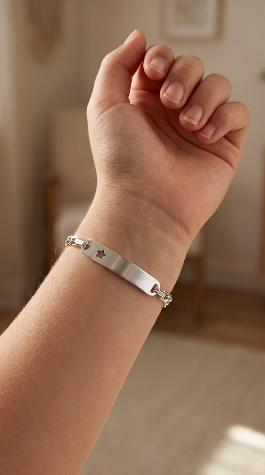 Pulsera modelo Lior con plaquita y Estrella