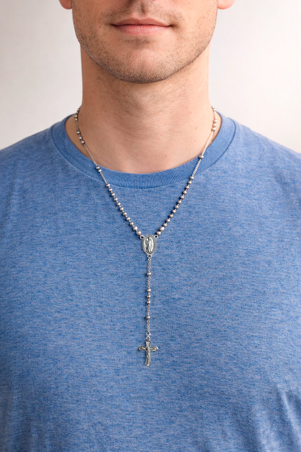 Rosario Plata modelo Ave Lumen