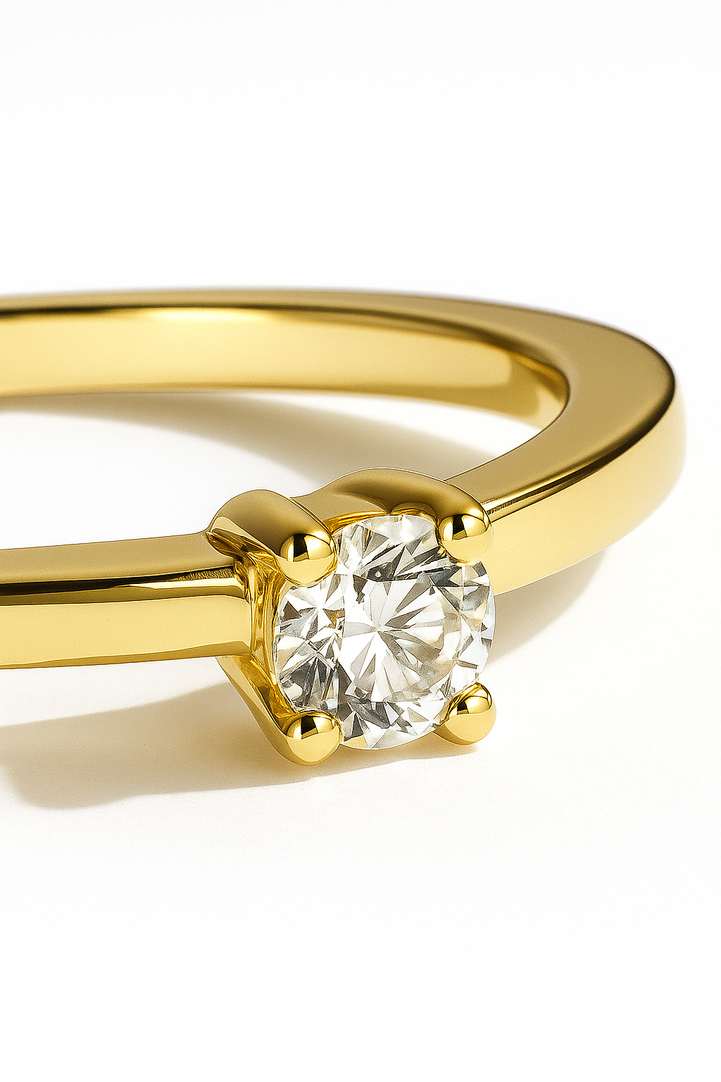 Anillo Solitario modelo Elara Oro 18k