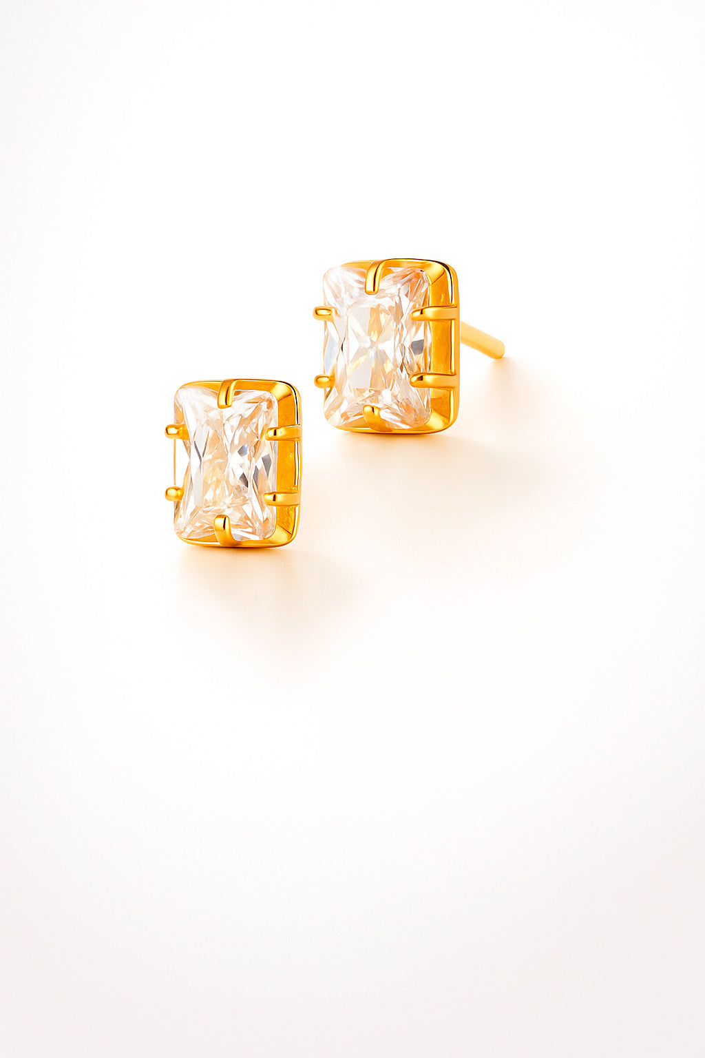 Pendientes Circón rectangular modelo Luciana