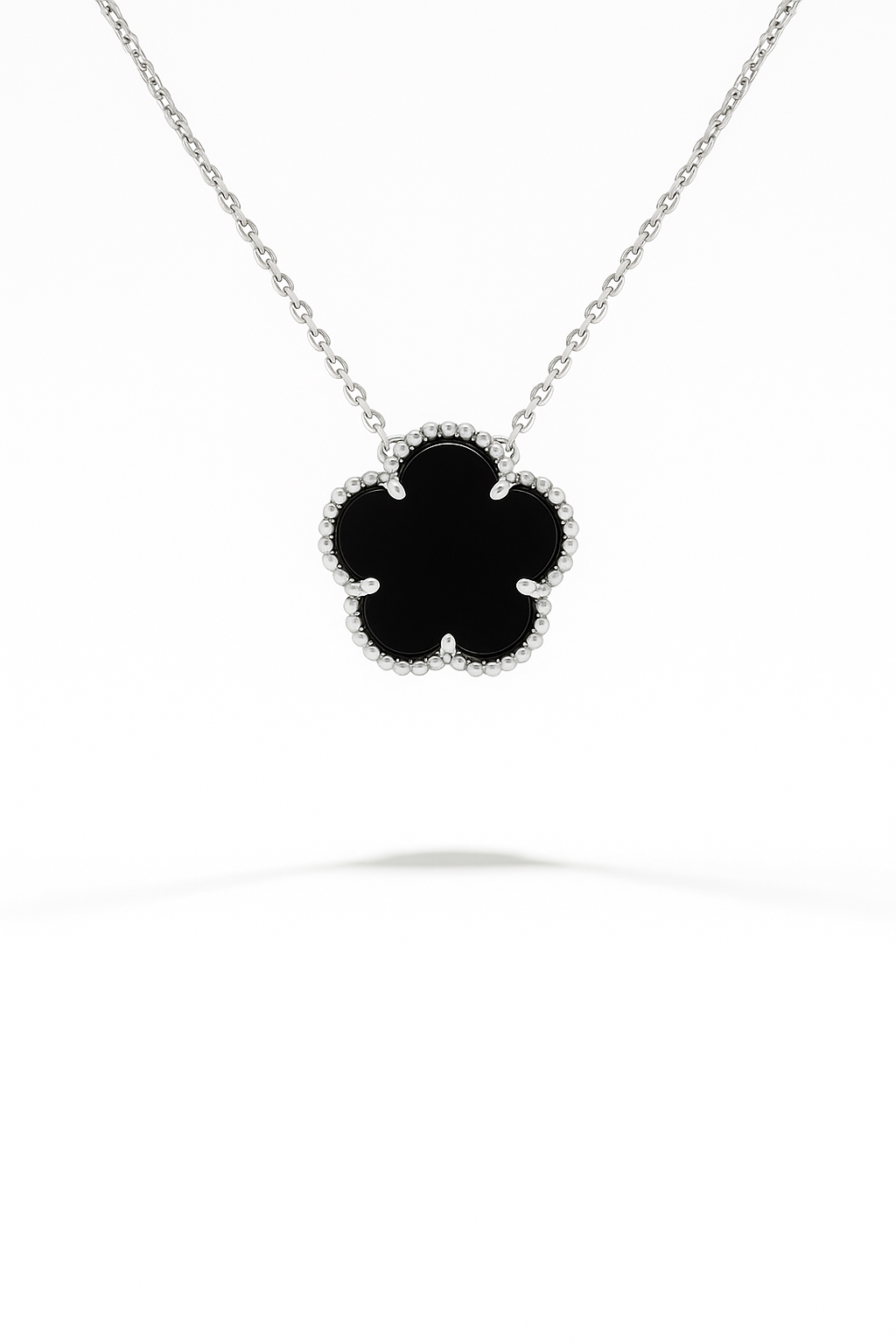 Collar Trébol de Ónix modelo Noira