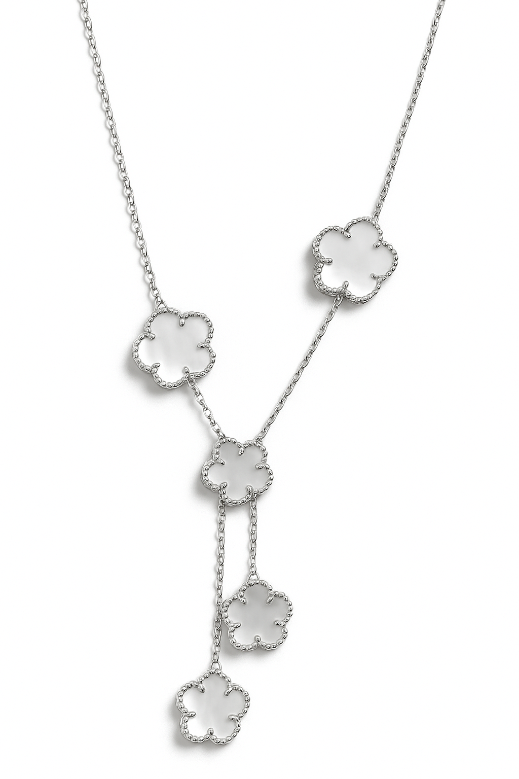 Collar Flores de Nácar modelo Calantha