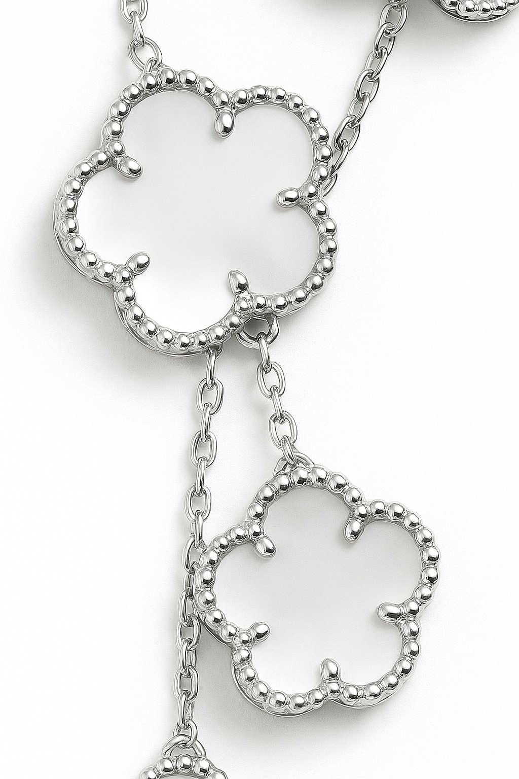 Collar Flores de Nácar modelo Calantha