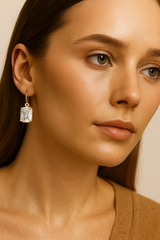 Pendientes con Circón modelo Dhalia Oro 18k