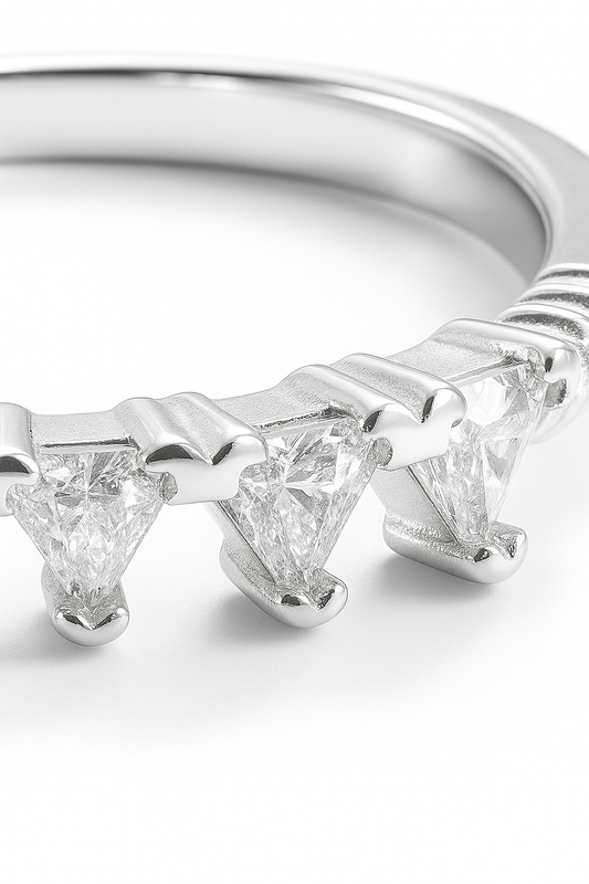 Anillo Medio Cintillo modelo Amanda