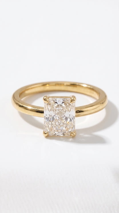 Anillo Solitario Radiante modelo Eleonor Oro 18k