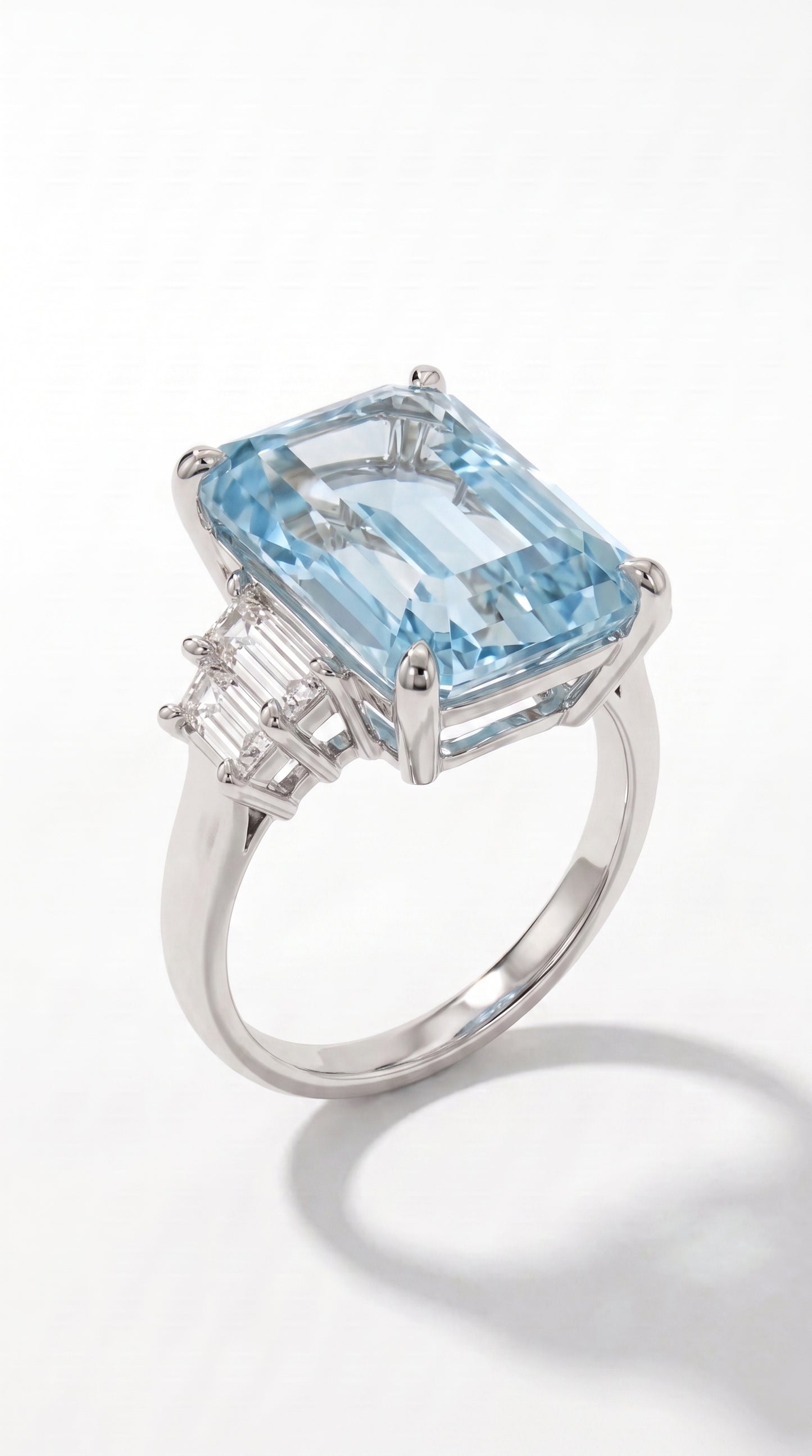 Anillo Brisa · Aguamarina en Oro 18k
