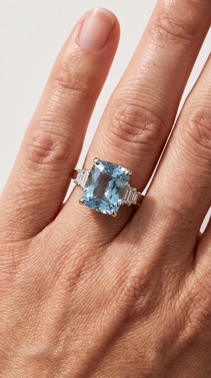 Anillo Brisa · Aguamarina en Oro 18k