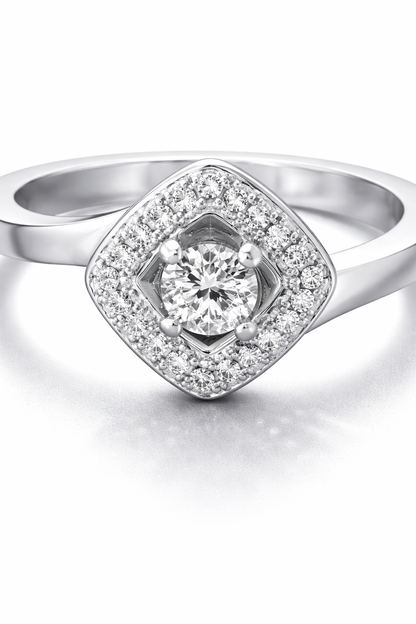 Anillo Halo rectangular modelo Ariana