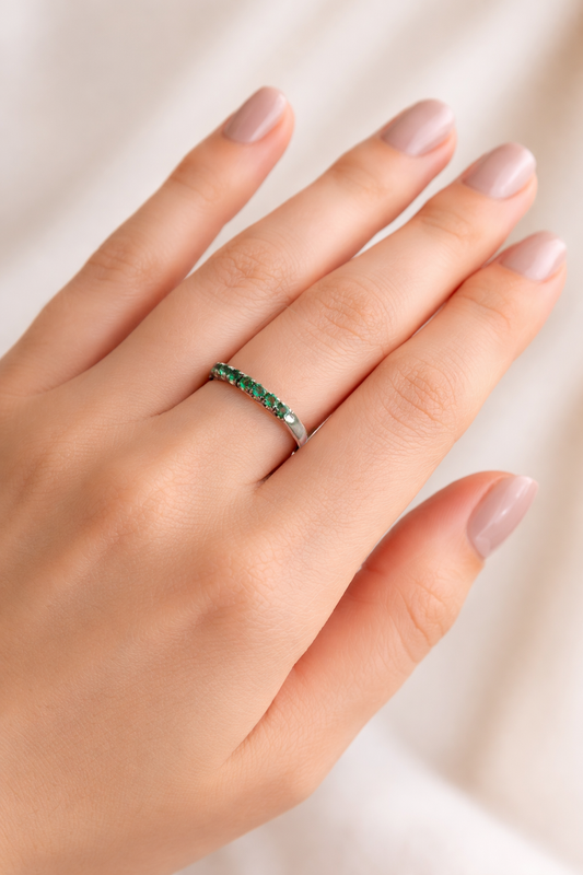 Anillo Oro Blanco con Esmeraldas modelo Emery