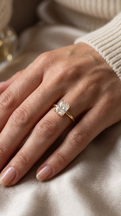 Anillo Solitario Radiante modelo Eleonor Oro 18k
