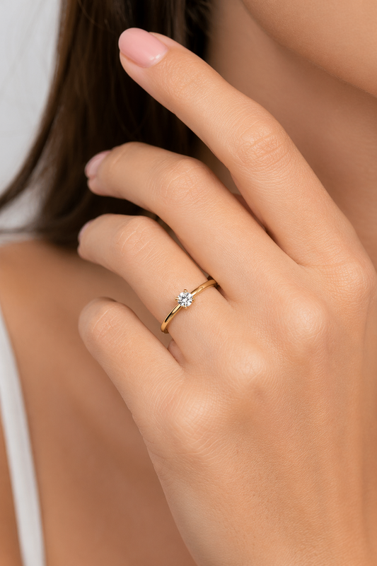 Anillo Solitario modelo Elara Oro 18k
