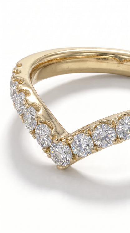 Anillo "V" modelo Valerie Oro 18k