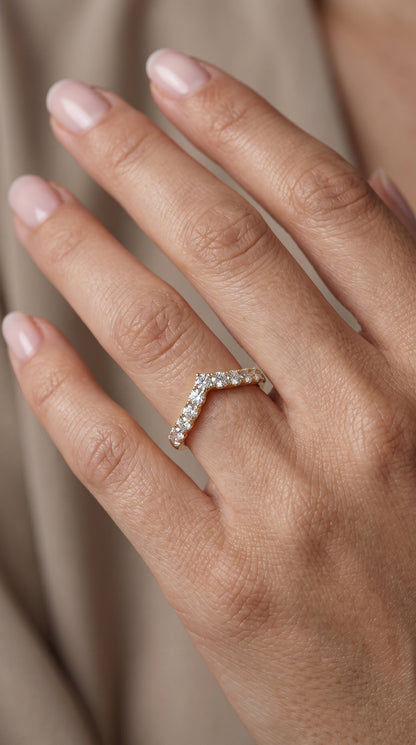 Anillo "V" modelo Valerie Oro 18k