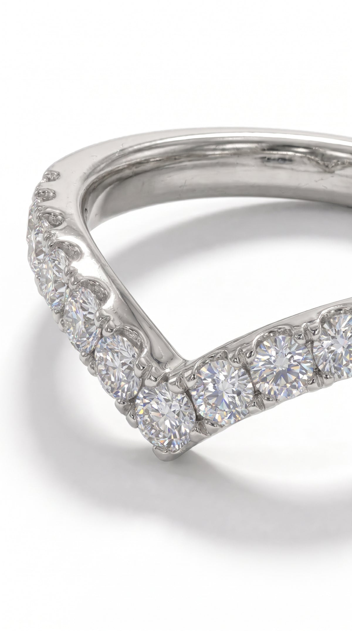 Anillo "V" modelo Valerie Oro 18k