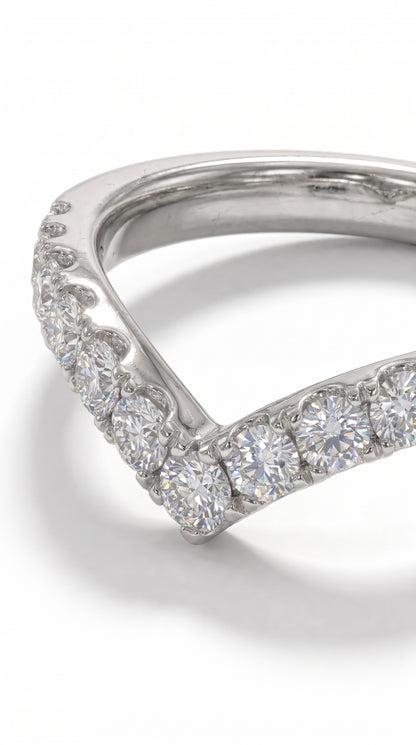 Anillo "V" modelo Valerie Oro 18k