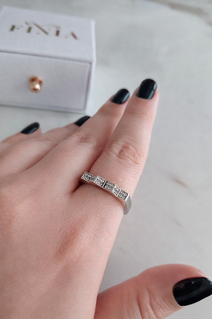 Anillo relieves modelo Atria