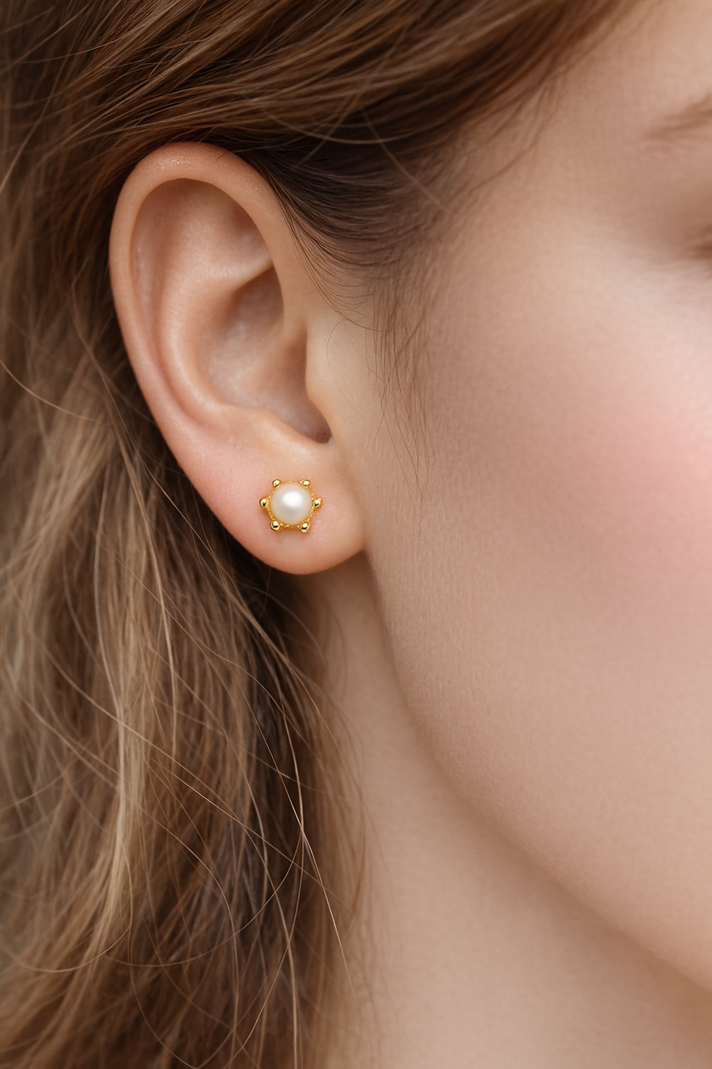 Aretes de oro 18k con perla 3 mm Modelo Sofia