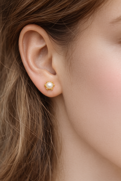 Aretes de oro 18k con perla 3 mm Modelo Sofia