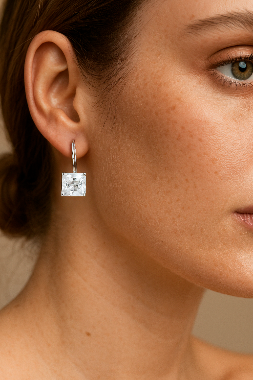 Aros con circón corte princesa modelo Blanche