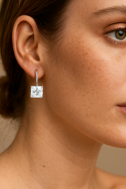 Aros con circón corte princesa modelo Blanche