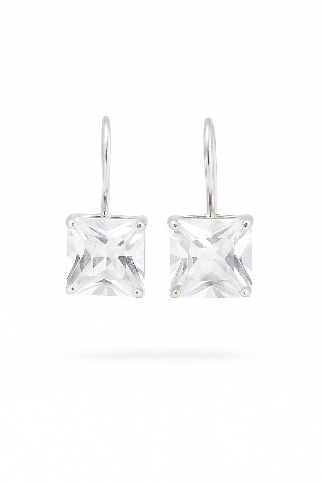 Aros con circón corte princesa modelo Blanche