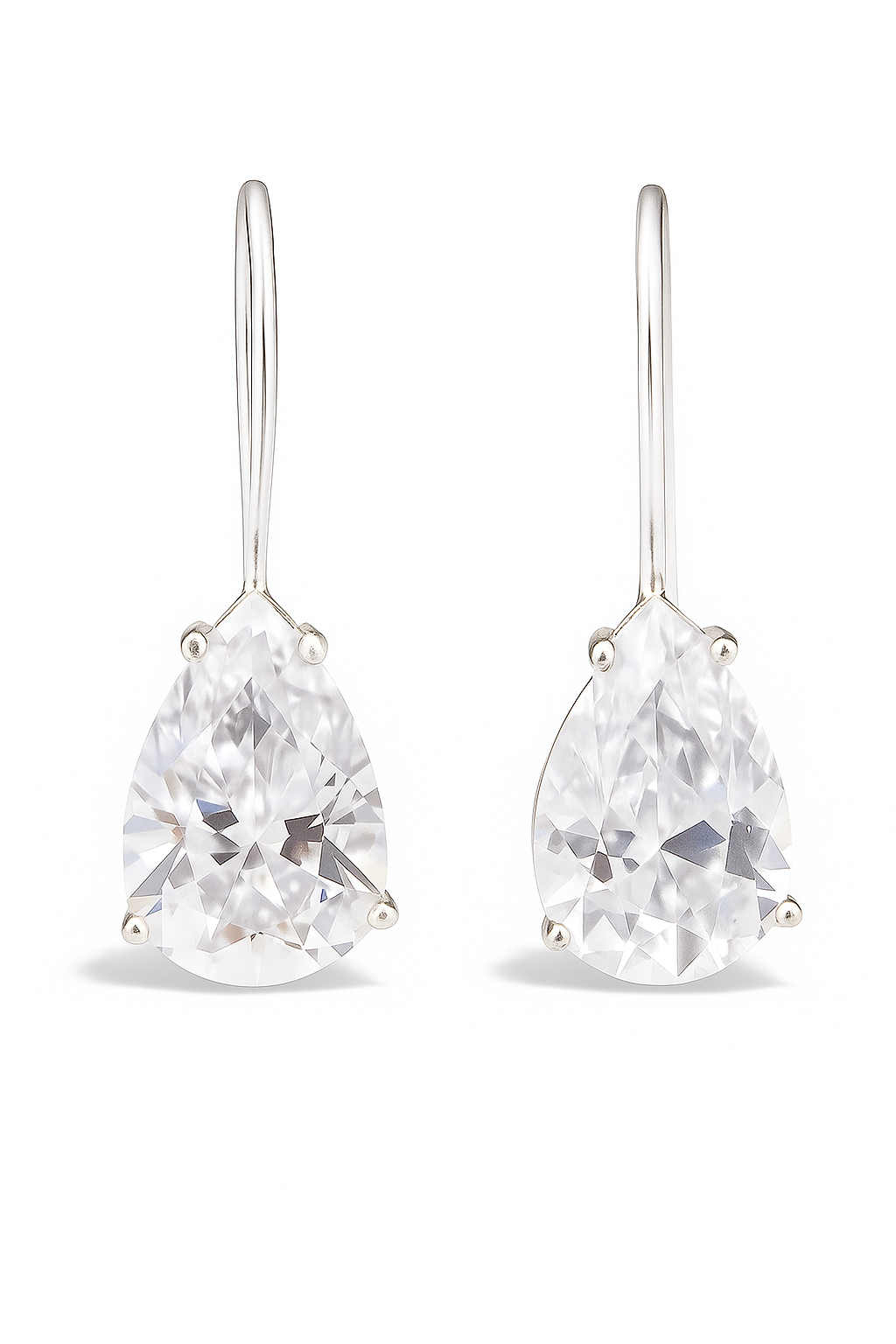 Aros con Circón de lágrima modelo Aveline