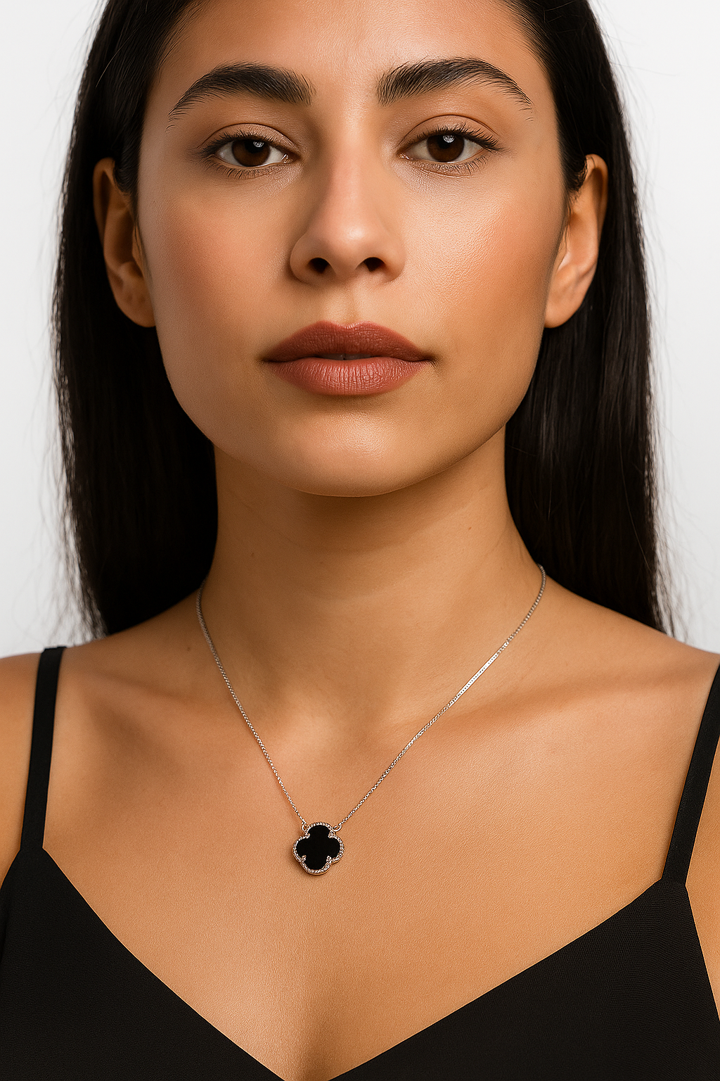 Collar estilo Trebol modelo Trivium