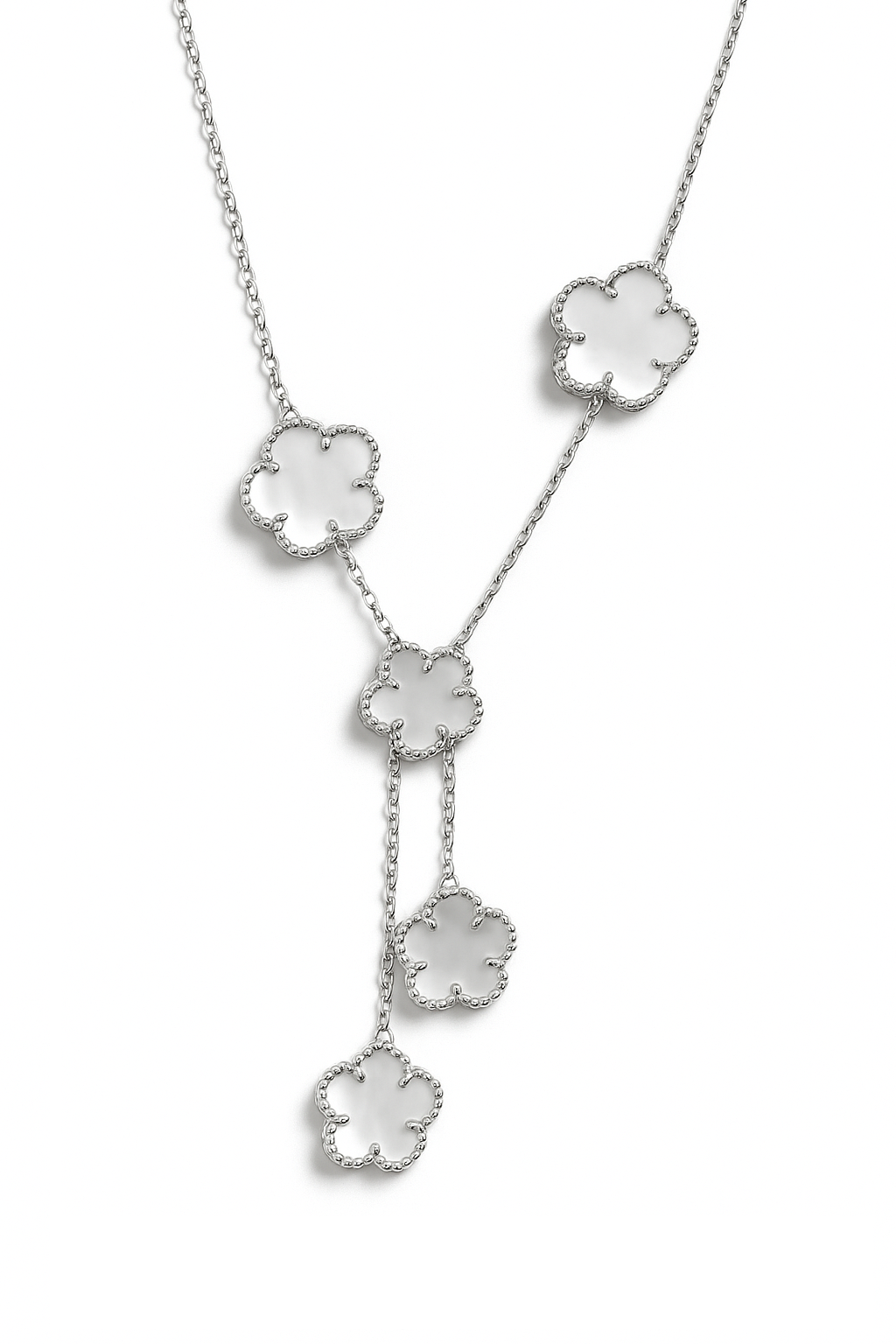 Collar Flores de Nácar modelo Calantha