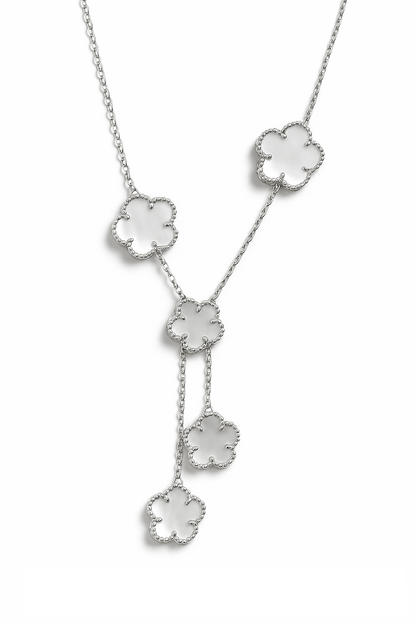 Collar Flores de Nácar modelo Calantha