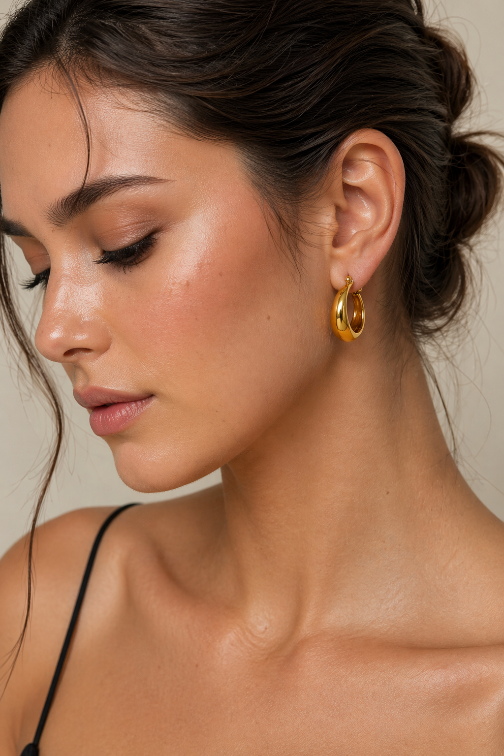 Pendientes media Argolla modelo Adaya